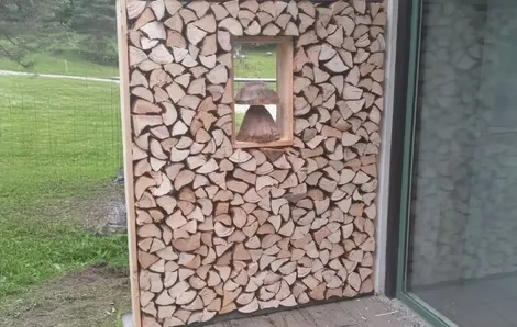 Schneider - Garten- und Hausmeisterservice- Sichtschutzwand aus Brennholz